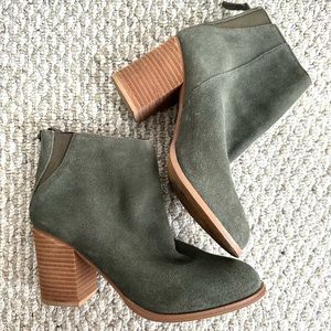 Urban Outfitters Moss Green Suede Bootie size 8
